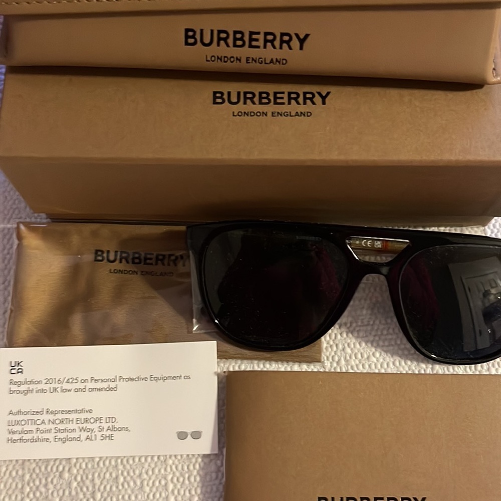 Burberry Aviator - Picture 7 of 10